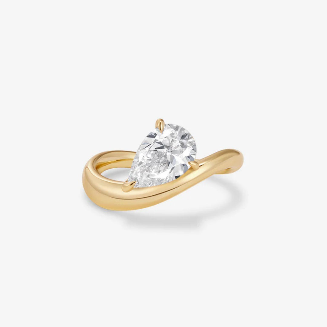 Pear-shaped solitaire wavy ring