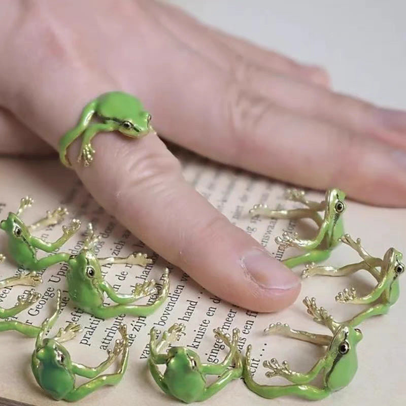 Quirky frog ring