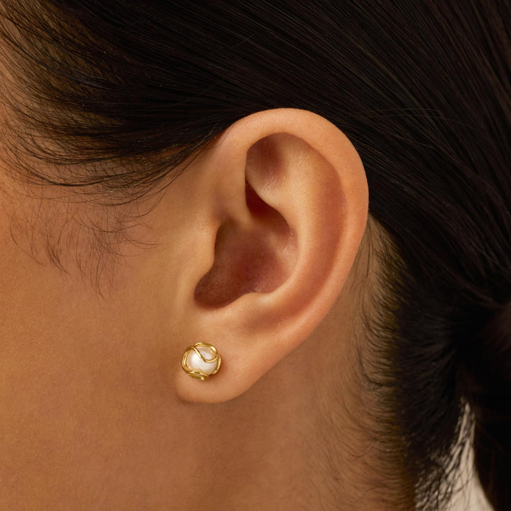 Pearl necklace and stud earring three-piece set