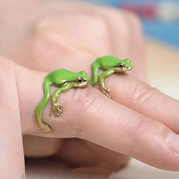 Quirky frog ring