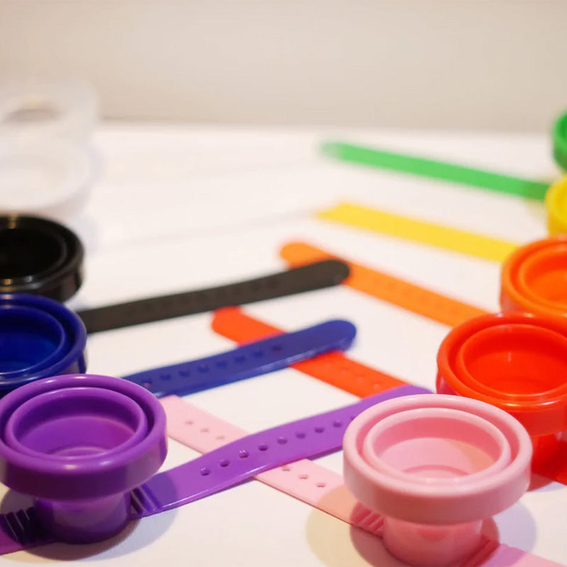 Foldable wristband water bottle