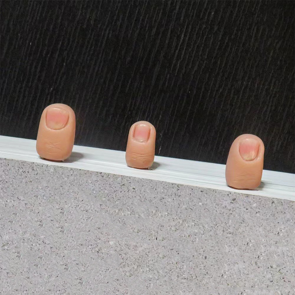 Finger paperclip bookmark set