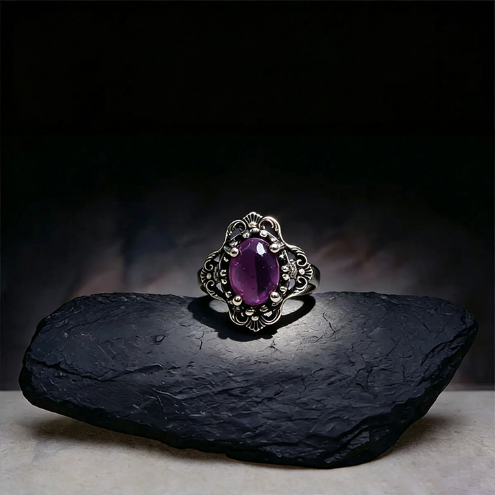 Lace-patterned amethyst ring