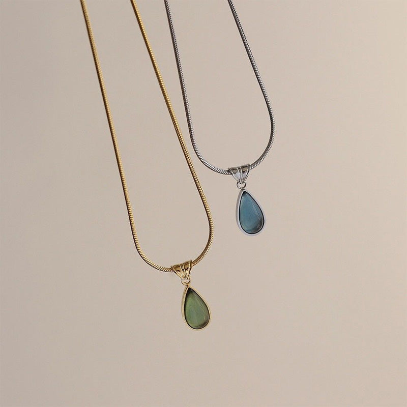 Retro teardrop-shaped clavicle chain