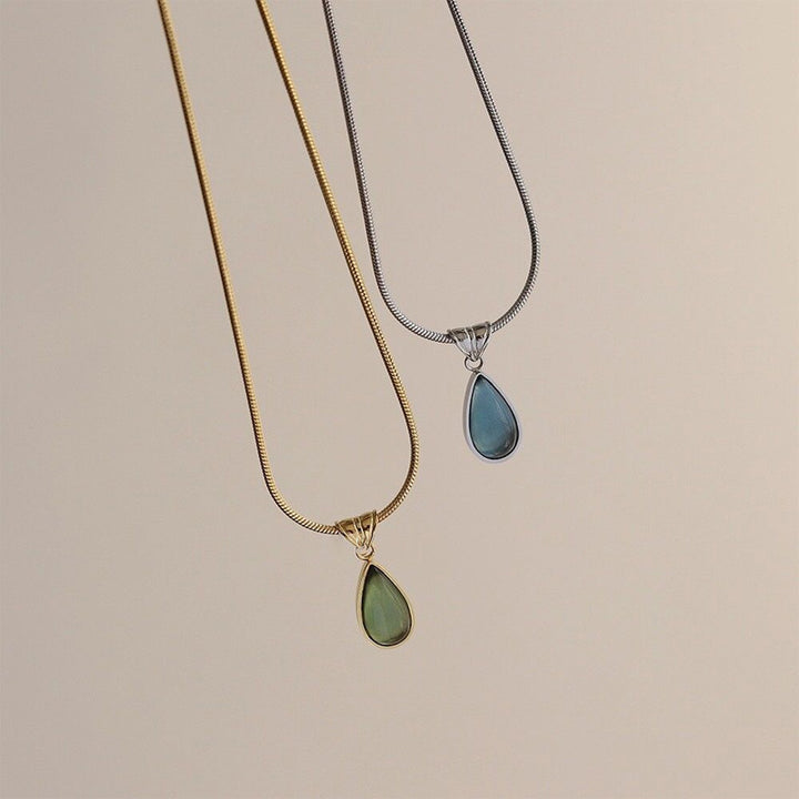 Retro teardrop-shaped clavicle chain