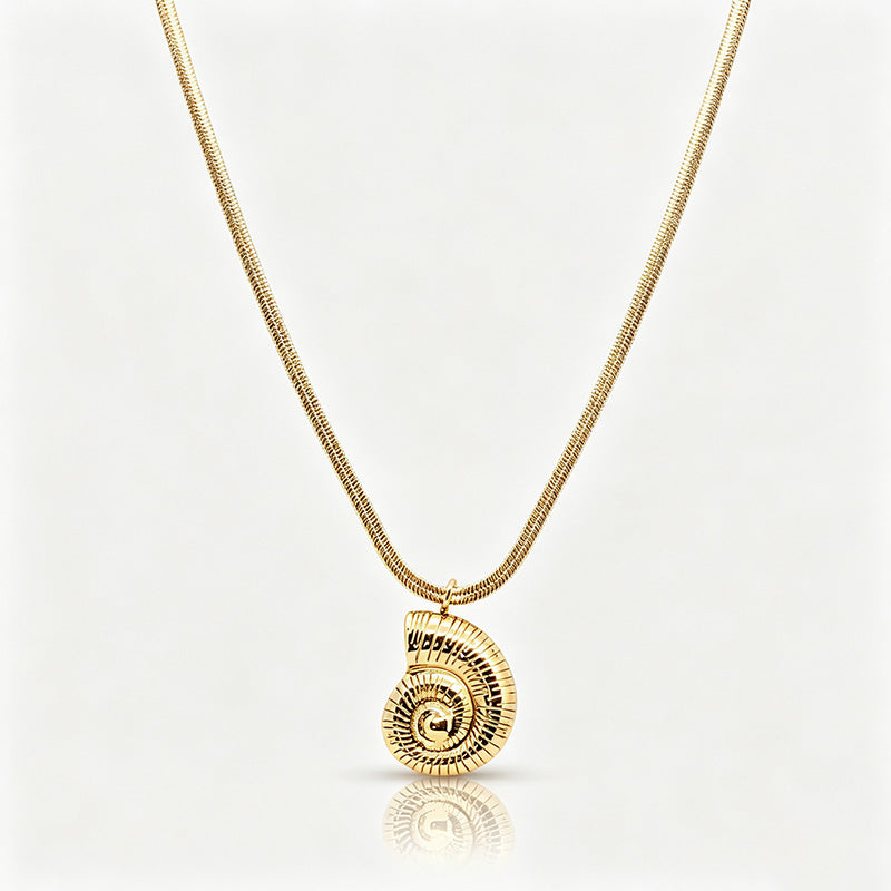 Bohemian style seashell pendant necklace