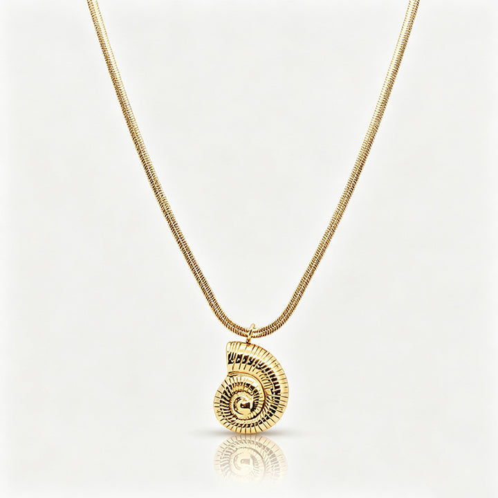 Bohemian style seashell pendant necklace