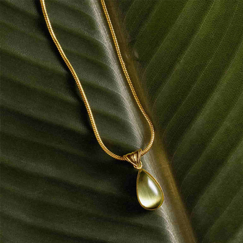 Retro teardrop-shaped clavicle chain