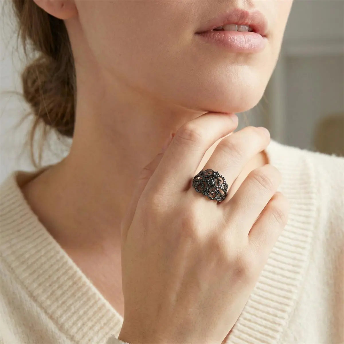 Gothic-style black spinel cluster ring