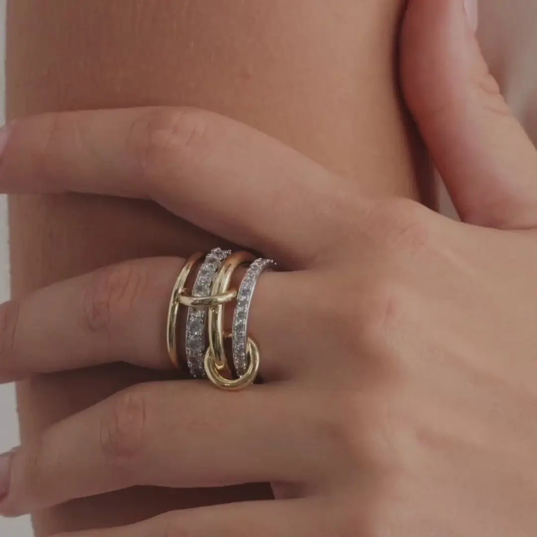 Interlocking stacking rings