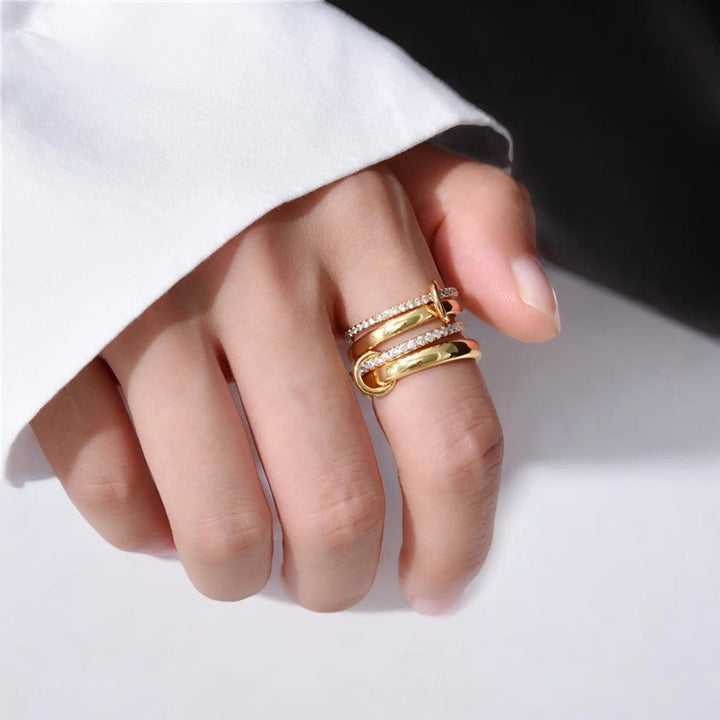 Interlocking stacking rings